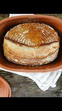 Einfaches Brot im Römertopf
