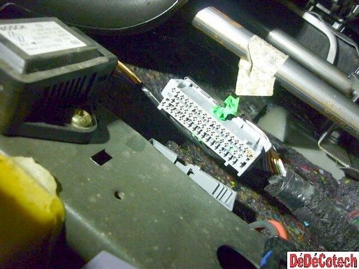 Connecteur R2 oxydé et schéma de branchement Scenic II