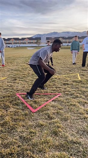 Jamal willis Former NFL 49er RB on Instagram: "Watch his Foot Placement👈 The Speed start in the Feet👈 Where the Feet go everything will follow👈 The triangles force proper steps and precise angular movement.😉 More than a training device, It’s a Training SYSTEM… AGILITYSTIK👈👈👈⭐️⭐️ www.agilitystik.net THE NEW SPEED"