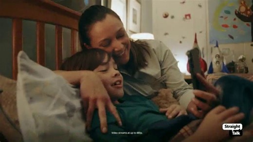 Straight Talk Wireless TV Spot, 'Holidays: Say Yes: Free 5G Phone'