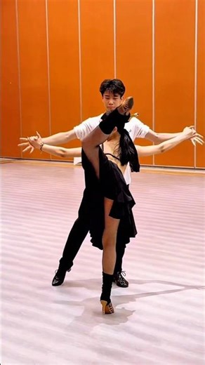 Wow🔥 This leg hold is really beautiful!#dance #dancer #dancerlife #dancing #dancestudio #latindance