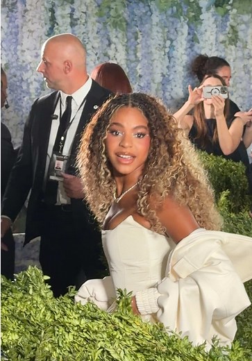 Blue Ivy’s first Met Gala is in the books. I’m not crying, you’re crying. 🥹 video by @Erin Fitzpatrick #metgala @Beyoncé