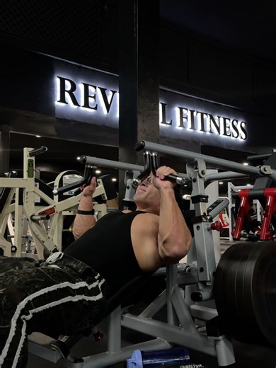 Anthony Narciso | IFBB Classic Pro 🇵🇭 🇮🇹 🇩🇪 on Instagram: "upper day, i’m just tryna grow and be big one day atlantis incline chest press - 2x6-10/12-15 nautilus vertical chest press(close grip) - 2x6-10/12-15 close grip lat pull down - 2x6-10/12-15 dumbbell lateral raises - 3x12-15 dumbbell hammer curls - 3x12-15 tricep rope extensions - 3x12-15 DM me about pricing for one on one coaching or any questions you may have! @stratelabs.is @dialedmoods 