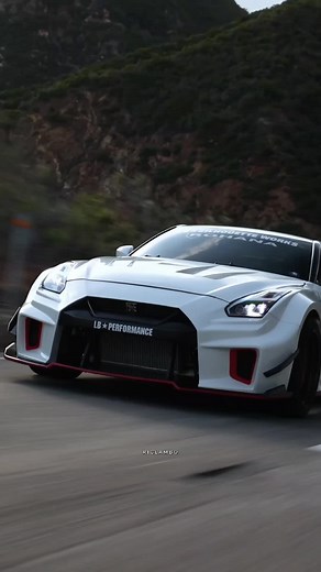 Nissan GTR R35: Epic Sound and Car Edit Showcase