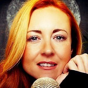 Emma WhispersRed Boyfriend 2026: Dating History & Exes - CelebsCouples