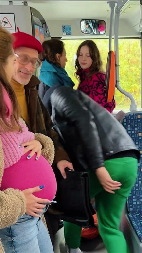 Passengers Unite for a Pregnant Woman 💺❤️