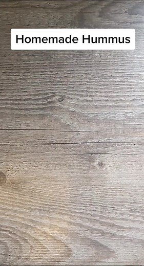 Homemade Hummus 😋 It's cheap, delicious and plastic free... what more could you want from some classic hummus! #hummus #recipe #foodforage #recipeapp #ukfoodie