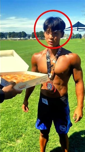 He Waited 365 Days For This Cheap Meal 😤🍔 #bodybuilder #cheatmeal #shorts