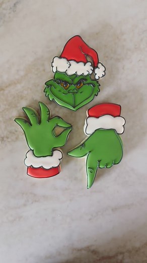 Raise your hand if you understand these grinch hands! I got the STL for the hands from @kaleidacuts. (I did trim the pointing finger after it was cut!) #grinchmas #grinchcookies #67 #67cookies | Bee in our bonnet