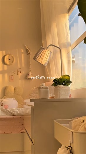 takechu_u on Instagram: "aesthetic room 🍃 #aesthetic #homedecor #homesweethome #roominspiration #ａｅｓｔｈｅｔｉｃ"