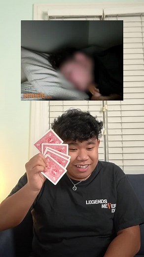 the magical sleeping card trick 😴 #magictrick #sleepyhead #cardtrick