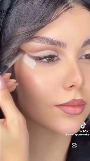 This Eyeshadow Hack Makes Blending Easy 😳✨ | Beginner Makeup UK #beautyhacks