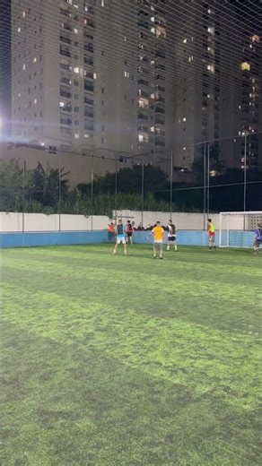 Quase gol olímpico 😱🎯🔥⚽️🚀 *SHORTS* #futebol #shorts