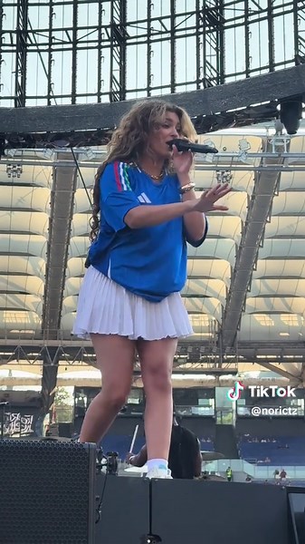 A Thousand Miles Performance in Rome by Tori Kelly