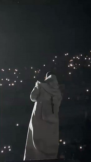 9.6K views · 2.3K reactions | Davido's artistry is unmatched, 001 turned the O2 to the O3. Congratulations @davido  : @lanreshonubi | Culture Custodian | Facebook