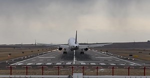 Through landings like this, takeoffs, turbulence and miles more, we are endlessly impressed. Happy #WorldPilotsDay to our eyes in the sky. 👨‍✈️👩‍✈️✈ | Denver International Airport