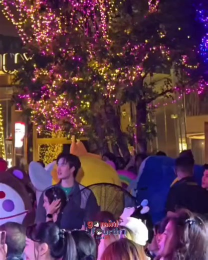 Bright lights, brighter stars. ⭐ GF MEGA GALE EVENT #GrabFoodMegaGaleถูกกว่าชัวร์Event #GeminiFourth #เจมีไนน์โฟร์ท #Gemini_NT #Fourthnattawat