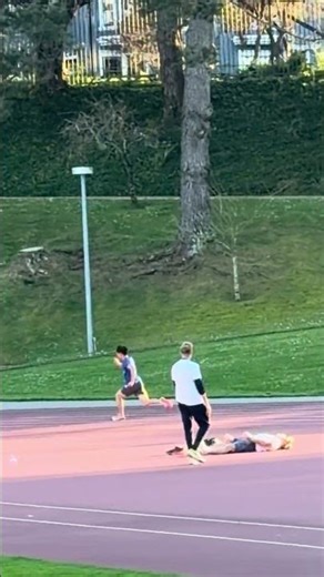 200m Freshman breaks PR 23.65 time trial