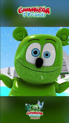 Slipping on the ice! 😂 #gummibär #gummybear #gummibar #ositogominola #spanish #youtubeshorts