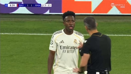 Nobody talks about Kimmich‘s smile as he gets up after being pushed. That is the ultimate boss move. Instead of getting provoked, laugh at how ridiculous Vini Jr. is.