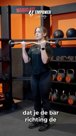 ELENY | PT & online coach on Instagram: "Welkom bij mijn nieuwe mini-serie “The gym basics 101”: The EZ bar bicep curl ❤️‍🔥 In deze reeks van video’s leg ik kort uit hoe je bepaalde machines gebruikt of oefeningen uitvoert, zodat jij je als beginnende sporter zekerder voelt in de gym en de drempel kan verlagen om gewoon weg te gaan beginnen. In deze video leg ik uit hoe je de EZ bar bicep curl kan uitvoeren. Er zijn uiteraard veel verschillende variaties, dus ik blijf hier even bij de basis, pu