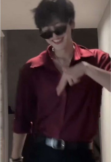 Chinese Dance | Dancing Chinese Guy