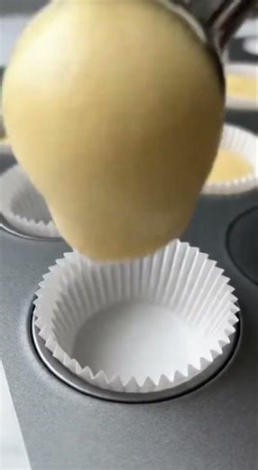 Gourmet Vanilla Cupcakes in 10 Minutes! 🧁🍫 (Best Buttercream Recipe)