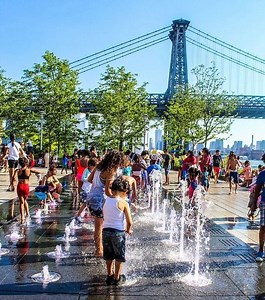 Domino Park, Brooklyn - A Complete Guide (Where, How to get to, Hours)