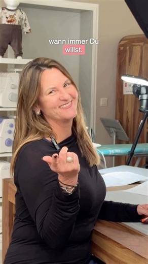 Courleys - Deine Online Nähschule on Instagram: "🖤 Es ist Black Friday – und bei Courleys gibt’s das Näh-Highlight des Jahres! ✂️✨ Unser Grundkurs Nähen jetzt nur 89 € statt 189 € – aber nur bis Cyber Monday, 21 Uhr! ⏰ Lerne deine Maschine wirklich kennen und nähe vier tolle Projekte, die dich Schritt für Schritt sicher machen – von ganz leicht bis anspruchsvoll 🧵💪 👉 Hol dir jetzt deinen Kurs #BlackFriday #CourleysCommunity #GrundkursNähen #Nähenlernen #Nähanfänger #Nähliebe #TeamCourleys #N