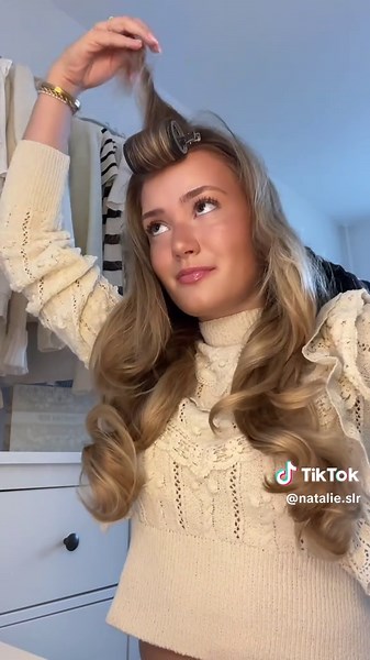 In-Depth 90s Hair Tutorial For Fabulous Looks