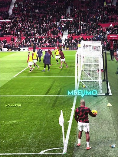 Mbeumo Corner Kick Practice 😅