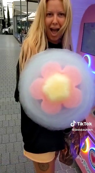 Mesmerizing Fairy Floss Flower Making Process in Launceston, Tasmania