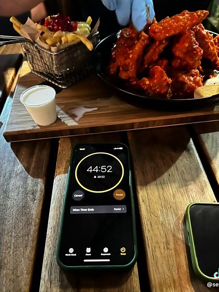 Husbae Conquers the Rocomamas Hot Wings Challenge!