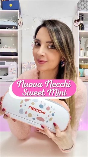 Eleonora Galvagno on Instagram: "✨ Ti presento il nuovo plotter Necchi Sweet Mini con la mia grafica originale 😍 Compatto e bellissimo da vedere, ma anche potente: print and cut, funzione ripeti e una forza di taglio che lavora anche materiali più spessi ✂️💖 Non vedo l'ora di mostrarvi tutto quello che fa!! Il video corso completo è in omaggio 📢 🛍️ Lo trovi su necchishop usa il mio Codice Sconto NSEG0224 per omaggi esclusivi! @necchishop #gifted #necchisweetmini"