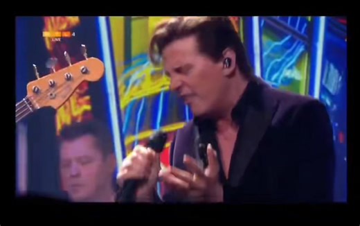 For all the followers outside The Netherlands👇 Bouke and the Elvismatters band at a TV Show tonight 🎬 @volgers | BOUKE