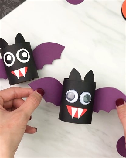 These toilet paper roll bats are such a fun little upcycle project! Grab the printable 👇 | Simple Everyday Mom