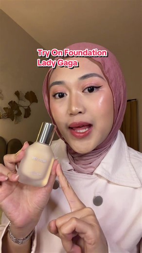 Try On Foundation Lady Gaga untuk Complexion Sempurna