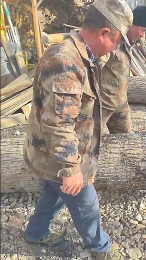 Log Lifting With Hooks – A Simple And Effective Manual Method