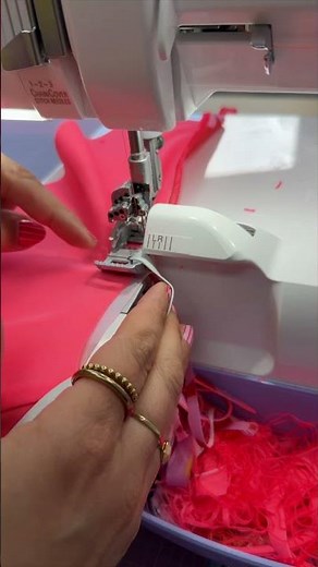 Dieser Schlitz hat eine geniale Funktion 😱🤩 #nähtipps #nähen #overlock