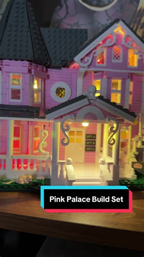 All of the little details from the movie make it even more fun to make 😍 (the Audrey II build set can be found in my showcase too) #coraline #pinkpalace #pinkpalaceapartments #spookygirl #spookygifts