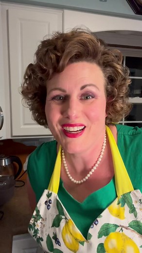 Rhubarb dream bars. It’s rhubarb season in #minnesota ! #dessert #recipe #midwest #mom #bake #kitchen #food #foodie | That Midwestern Mom