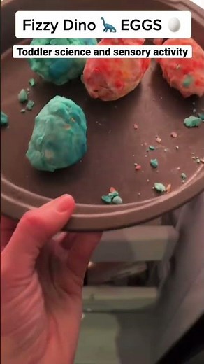 Toddler science experiment and sensory play activity #sensoryplay #toddleractivities #toddlerscience