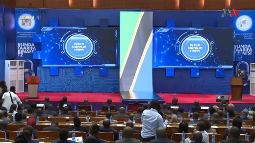 #TANZANIA: Rais Samia Suluhu amezinduwa Tume ya Ulinzi wa Taarifa Binafsi (PDPC) iliyofanyika katika ukumbi wa JNICC Dar Es Salaam. Zaidi: https://youtube.com/live/XBeQrmxxXT8 | Mwanzo TV Plus