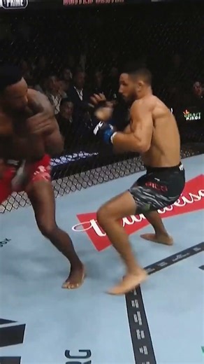 This 𝐌𝐈𝐑𝐀𝐂𝐋𝐄 can shut his opponent’s lights out anytime! 😇 #UFCLondon #UFC #UFCIndia