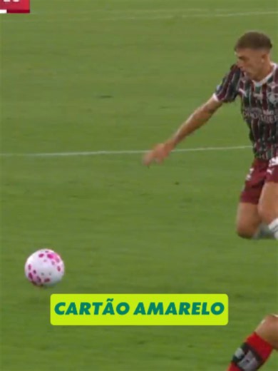 Pulgar levou cartão amarelo neste lance. Tricolores pediram revisão de vídeo, mas arbitragem mandou o jogo seguir sem ir ao monitor. #futebol #flamengo #fluminense #brasileirao #tiktokesportes