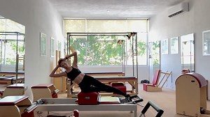 Side bends. Pilates Workcenter, estudio de Pilates Clásico. Reserva tu clase vía WhatsApp al 9993053452 Te esperamos en clase!! #pilatesworkcenter #lilycruzguillen | Pilates Workcenter. Classical Pilates Studio | Facebook