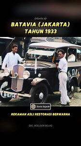Suasana Kota Jakarta (Batavia)Tahun 1933, Kehidupan di Masa Hindia Belanda Tahun 1933, Batavia yang kini dikenal sebagai Jakarta menjadi pusat perdagangan dan pemerintahan Hindia Belanda. Jalan-jalan dipenuhi mobil klasik buatan Eropa, delman, dan sepeda ontel yang saling berbagi ruang. Di pinggir jalan, pedagang kaki lima menjajakan makanan, buah-buahan tropis, hingga kain batik untuk warga dan para tuan Belanda. Pasar-pasar seperti Pasar Baru dan Tanah Abang menjadi nadi ekonomi rakyat, tempat