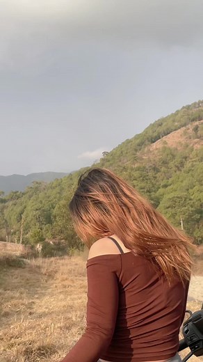 Stylish Outdoor Motorcycle Poses and Beauty Tips