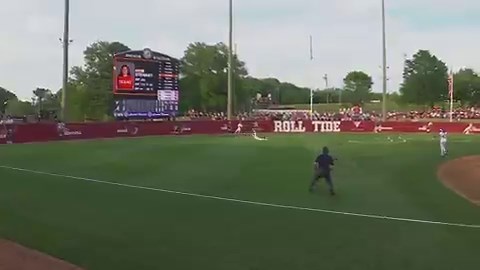 Another day another diving catch by LoJo🤯@laurenjohnson_0 📺SECN+ | https://t.co/SJxcUKlBfd#Team30 #RollTide