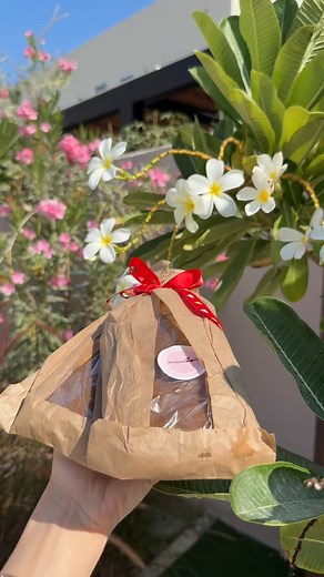 Esimesed piparkoogitaignad maandusid sel aastal Dubais. Ja ka Eestis on piparkoogihooaeg nüüd ametlikult käima lükatud! 🎄✨ Kui soovid oma perele ka värsket taigent tellida, kirjuta 💌 700 g piparkoogitainast 8 EUR #piparkoogid #piparkoogimaania #piparkoogitaigen | Kirsipuukoogid